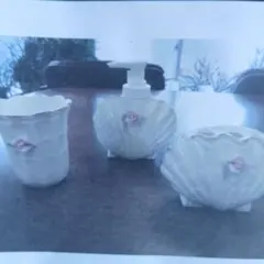 白磁 薔薇付き貝殻型バスルーム3点セット(新品未使用ショールーム展示品)