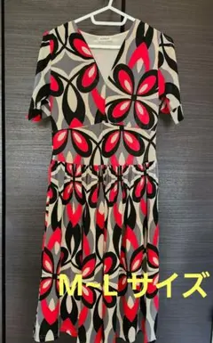 [古着]フラワーパターン レトロ柄半袖ひざ丈ワンピース M~Lサイズ