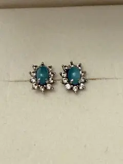 【Vendome Aoyama】ターコイズ+クォーツ クローバー型スタッドピアス Vendome Aoyama ターコイズ×クォーツ クローバー型スタッドピアス