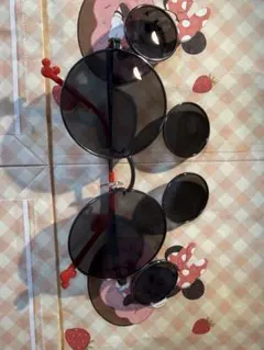 ミッキー型 サングラス 黒と赤