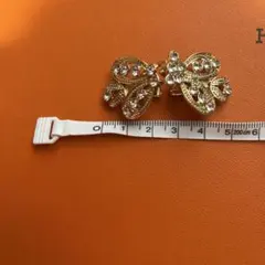 金色 蝶型フックブローチ クリスタル装飾