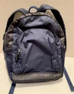 無印良品の子ども用の紺色リュック