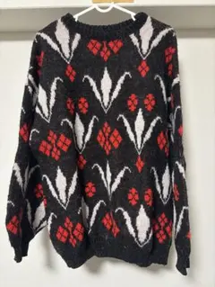 ニットセーター　赤と黒　柄模様