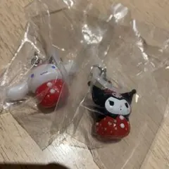 カプセルトイ サンリオ　いちご　めじるしアクセサリー　クロミ&シナモロール