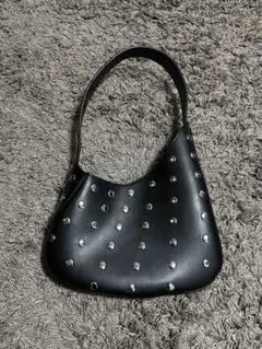 ZARA スタッズ付きブラックバッグ