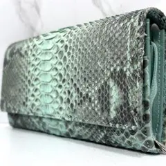 美品】アイソラ isola ダイヤモンドパイソン 長財布 ラウンド