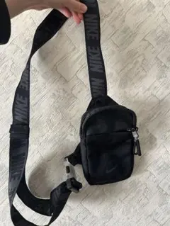Nike ブラック ショルダーバッグ　ボディバッグ　ユニセックス