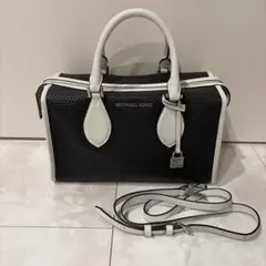MICHAEL KORS メッシュバッグ 黒白　レザー　マイケルコース　美品のサムネイル