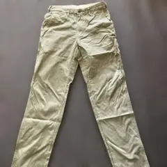 カーキ チノパン