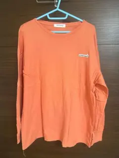 shein オレンジ色 ロゴ付き 長袖カットソー