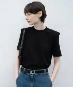 ekcookise ショルダーパットワンポイントカットソー Tシャツ