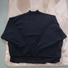 MUMU 黒 ハイネック 指穴開きドルマンスリーブ プルオーバー