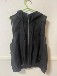 黒 フード付きジップアップベスト