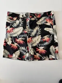 値下げ！！ デラックス　トロピカル柄ショートパンツのサムネイル