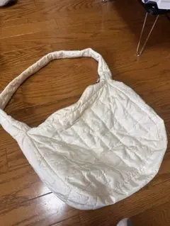 アイボリー キルティング ショルダーバッグ