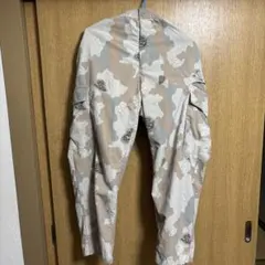 GU✖︎UNDERCOVER カーゴパンツのサムネイル