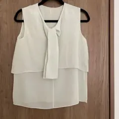 美品】BCBG MAXAZRIA ノースリーブベスト 白 約7万円 - メルカリ