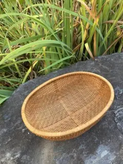 京都　すてきな手仕事　手編みのかご器　天然素材　楕円形バスケット