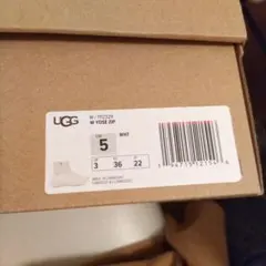 UGG防水ホワイトブーツ　YOSE ZIP 22〜23cm
