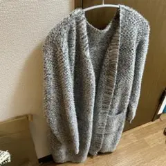 グレーのアクリルカーディガン