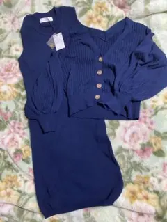 新品タグ付き¥6900税❤️セシルマクビー、ネイビーカーディガン付きセットアップ