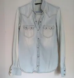 ライトブルーデニムシャツ