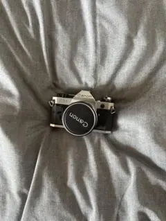 Canon AE-1 program 一眼レフカメラ レンズ付きのサムネイル