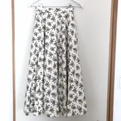 新品　美品　フレアスカート ロングスカート　ウエストゴム　花柄スカート M