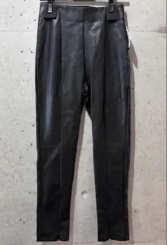 新品タグ付き未使用　日本製　Aga フェイクレザーパンツ　ブラック