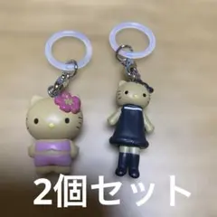 ハローキティ めじるしアクセサリー　チャーム　日焼け　キーホルダー 水着　2個組