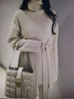 NANING9 ウエストベスト付　タートルネックニット　新品 クリームホワイト