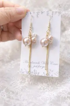 明るく見える　カジュアル　ピンク系パール クリスタルフリンジピアス