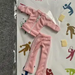 ピンクのジャケットとパンツセット