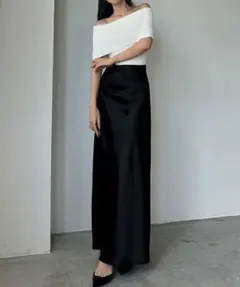 Louere ハイウエストサテンバイヤスナロースカート　ブラック