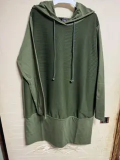 SMILE LAND フード付きオリーブグリーンパーカー