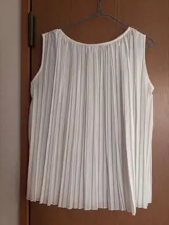 GU ホワイト ノースリーブ トップス　ブラウス