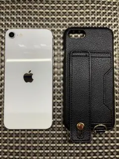 Apple iPhone SE2ホワイト美品 ケース付きお得