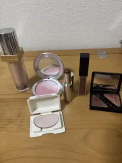 リキッドファンデーション・アイシャドウ・リップ・チークセット　化粧品まとめ売り