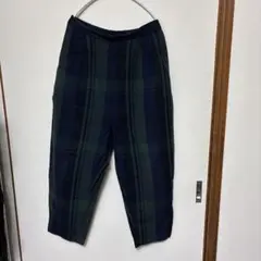 ネイビーとグリーンのチェック柄カジュアルパンツ