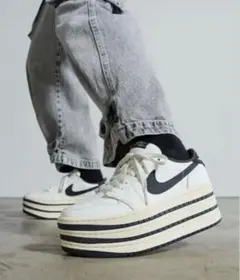 【新品未使用】NIKE エア ジョーダン 1 トリプル スタック　23.5cmのサムネイル