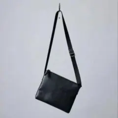 美品✨️TAKEOKIKUCHIタケオキクチ　レザー調サコッシュ　ショルダー　黒