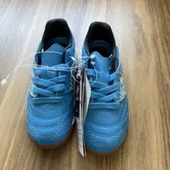 サッカーシューズ　フットサルシューズ　16cm 新品　青　アンブロumbro