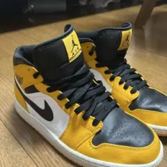 Nike Air Jordan 1 Midのサムネイル