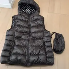 ダークブラウン フード付き ダウンベスト　ウルトラライトダウン