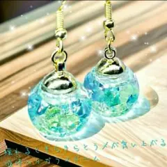 液体ガラスドーム スワロフスキー スノードーム ピアス 翡翠