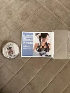 LE SSERAFIM KAZUHA 缶　サントリー　アクキー　ラベル