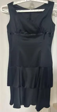 フリル付き黒　ドレス