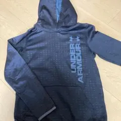 フードつきトレーナー