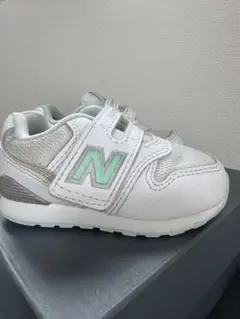 New Balance IZ996GA3 13cm ホワイト ベルクロスニーカー - メルカリ
