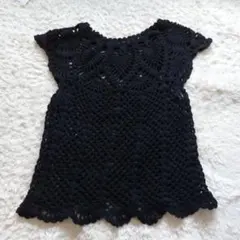 黒のかぎ針編みノースリーブベスト